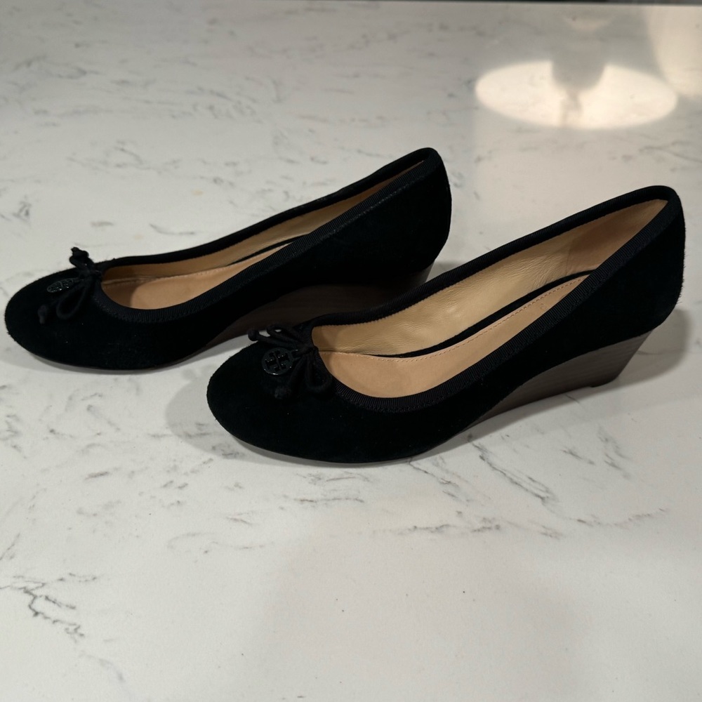 Tory Burch Chelsea Wedge Black Suede Shoe Sz 6